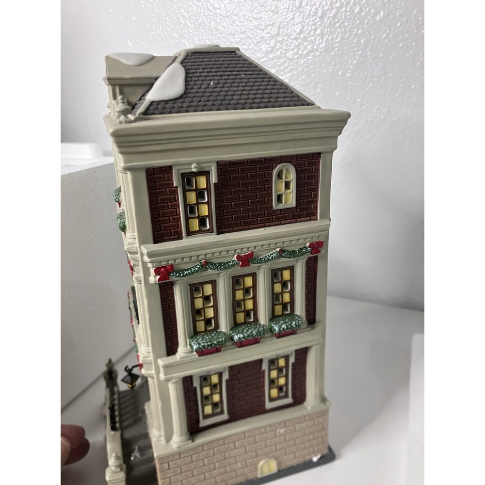 2016 Department 56 Christmas In The City Holiday Brownstone Lighted 4050913 - Picture 10 of 13
